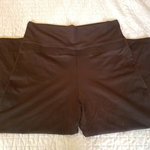 COPY - NWT Hold Your Haunches Compression Capri 3X